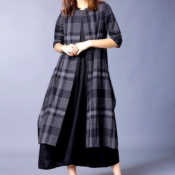 Women Black solid A-line dress with jacket - Picture 3 of 14